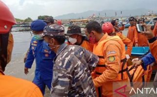 Polisi Selidiki Kasus Ritual Berujung Maut di Pantai Payangan yang Menewaskan 11 Orang - JPNN.com