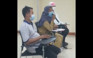 Berderai Air Mata, Ketum Guru Honorer Negeri: Mulai Besok Saya Dilarang Mengajar - JPNN.com