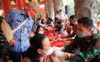 Apresiasi Capaian Vaksinasi di Jateng, Jokowi: Terima Kasih Bapak Gubernur  - JPNN.com