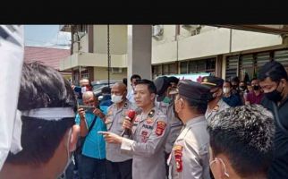 Massa Geruduk Mapolres, Kapolres Bilang Kapolsek Lubuklinggau Utara Sudah Dicopot - JPNN.com