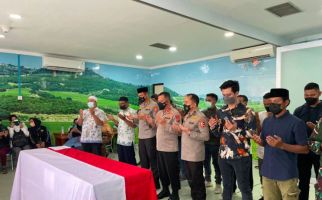 Briptu Faisal Meninggal Dunia, Jenazah Dimakamkan di Taman Makam Bahagia Ambon - JPNN.com