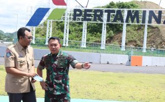 Kunjungi Mandalika, Jenderal Dudung Menaiki Bukit Jokowi - JPNN.com