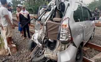 Di Dalam Mobil yang Tertabrak Kereta Api Ada 5 Orang, Innalillahi - JPNN.com
