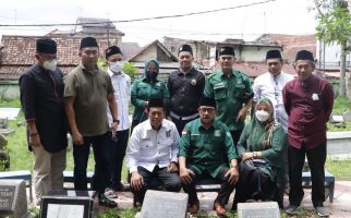 Menyusuri Sejarah, Pengurus PKB DKI Jakarta Berziarah ke Makam Kiai - JPNN.com