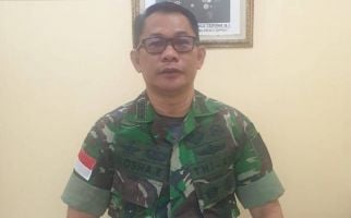 Seusai Bantai Pekerja Jaringan, KKB Serang Prajurit TNI, Pratu Herianto Terkapar - JPNN.com