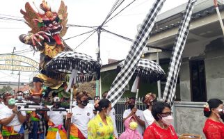 Jelang Nyepi, Warga Kampung Bali Bekasi Gelar Pawai Seni Lintas Budaya - JPNN.com