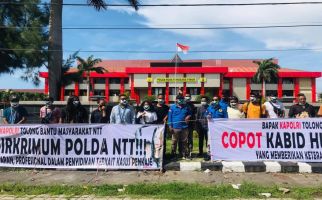 Aliansi Peduli Kemanusiaan Kota Kupang Kembali Gelar Aksi di Mapolda NTT - JPNN.com