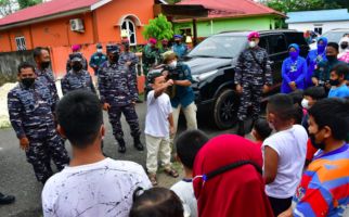 Luar Biasa, Anak Kolong Bahagia Sambut Kedatangan KSAL Laksamana Yudo - JPNN.com