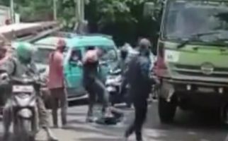 Pria Kekar Penginjak Kepala Sopir Truk Mengaku Anggota, Ini Kata Kompol Marbun - JPNN.com