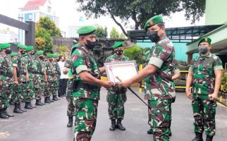 Brigjen TNI Rano Berikan Penghargaan Buat Pelda Jaelani Berkat Aksi Heroiknya - JPNN.com
