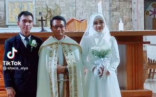 Ustaz Hasnul Merasa Kasihan terhadap Perempuan Berjilbab Menikah di Gereja, Ini Alasannya - JPNN.com