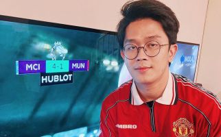 Manchester United Kalah Telak, Youtuber Ini Jual Jersey Kesayangan - JPNN.com