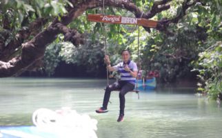 Lihat, Ibas Ayunan di Atas Sungai Maron, Amazonnya Indonesia - JPNN.com