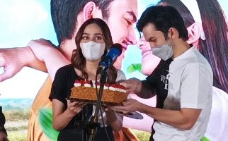 Rizky Nazar Berulang Tahun, Syifa Hadju Beri Kejutan Ini, So Sweet - JPNN.com