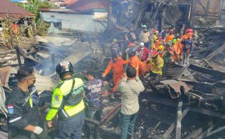 Mengerikan, Detik-detik Pria Lumpuh dan 3 Karyawan Rumah Makan Terjebak di Tengah Kobaran Api - JPNN.com
