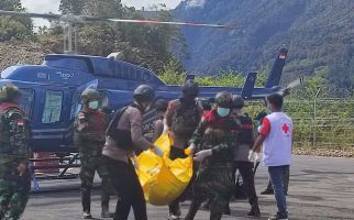Evakuasi 8 Korban Pembantaian KST, TNI AD Mengerahkan Helly Bell 421 EP - JPNN.com