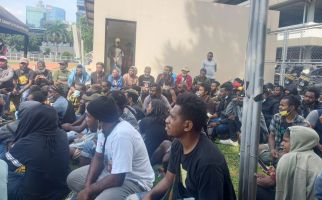 Polisi Bantah Pukul Mahasiswa Papua yang Demo di Kemendagri - JPNN.com