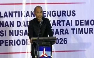 Waduh, Gubernur Viktor Laiskodat Ancam Bakar Pabrik Pakan Ternak di Jawa - JPNN.com