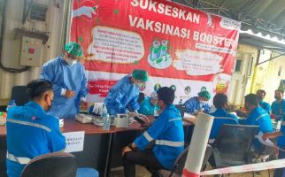 Siloam Hospitals Kirim 8 Nakes untuk Vaksinasi Booster Karyawan Putra Perkasa Abadi - JPNN.com