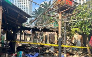 Kontrakan 13 Pintu di Karet Tengsin Terbakar - JPNN.com