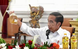 Jokowi Cabut Subsidi Minyak Goreng Kemasan karena Peduli dengan Rakyat & Industri - JPNN.com