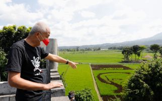 Ganjar Pengin Sawah yang Bergambar Wajahnya jadi Desa Wisata - JPNN.com