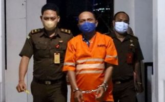 Pimpinan Bank Jatim Ini Terjerat Kasus Korupsi Rp 25 Miliar, Perhatikan Tangannya - JPNN.com