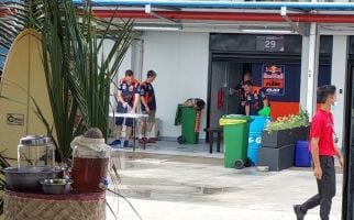Mengintip Suasana Paddock MotoGP Mandalika, Pembalap Berendam di Tong Sampah - JPNN.com