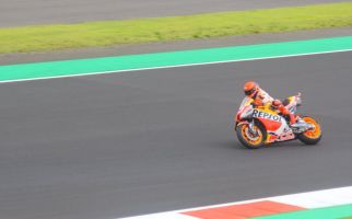 Nahas, Marc Marquez Alami Crash Berbahaya di Sesi Pemanasan, Sempat Terkapar - JPNN.com