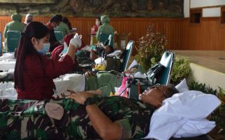 Korem 174/ATW Merauke Sumbangkan 124 Kantong Darah, Dokter Gita Nur Azisah Bilang Begini - JPNN.com
