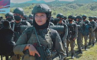 3 Polisi Cantik Ikut Buru Sisa Teroris di Poso, Lihat Senyuman Salah Satunya - JPNN.com