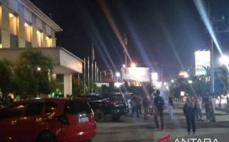 Sabtu Malam, Gempat Magnitudo 5,2 Guncang Kendari, Warga Berhamburan Keluar Rumah - JPNN.com