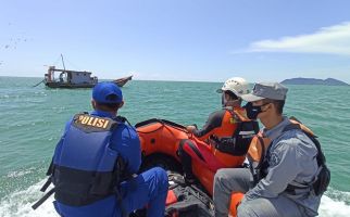 SPKKL Sambas Bersama Rapala Mencari Nelayan Hilang di Perairan Selakau - JPNN.com