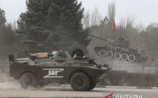 Tembakan Artileri Ukraina Menghancurkan Kamp Militer Rusia - JPNN.com