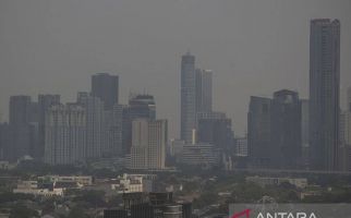 Potret Langit dan Udara Jakarta Berkabut Akibat Polusi - JPNN.com