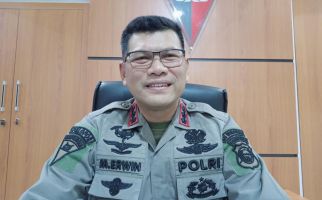 Viral! Perwira Polisi Pukul Anggota Brimob, Kombes Erwin Buka Suara, Begini Faktanya - JPNN.com