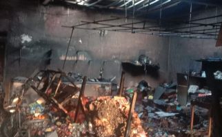 Kebakaran Kios di Pasar Kronjo Tangerang, Kerugian Capai Ratusan Juta Rupiah - JPNN.com