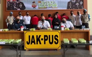 5 Kurir Narkoba Ditangkap, Barang Buktinya Sabu-sabu Senilai Rp 30 Miliar - JPNN.com