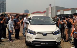 Menko Airlangga Sebut Bakal Ada 3 Mobil Listrik Meluncur Tahun Ini, Toyota Innova EV? - JPNN.com