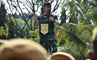 Mayjen TNI Denny Tuejeh Berangkatkan Prajurit Yonarmed 19-105 ke Daerah Operasi - JPNN.com