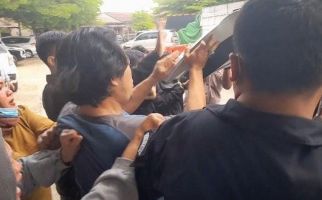 Rekonstruksi Pembunuhan di Angsoduo Ricuh, Keluarga Korban Emosi, Lalu Lakukan Ini - JPNN.com