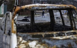Ukraina Rebut Kota Bucha, Tentara Rusia Tinggalkan Pemandangan Mengerikan di Halaman Gereja - JPNN.com