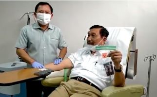 Luhut Bertemu Terawan, Diambil Darahnya Demi Vaksin Nusantara - JPNN.com