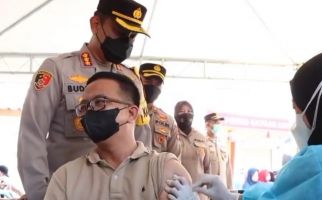 Vaksinasi di Jakarta Timur, Warga Dapat Sembako Hingga Uang - JPNN.com