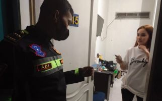 Malam-Malam, Polisi Mendatangi Kos-kosan, Lihat Fotonya - JPNN.com