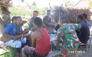 Demier Kogoya: Abang TNI dari Satgas 412 Kostrad Baik, Sering Ajak Kami Makan dan Bernyanyi Bersama - JPNN.com