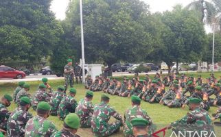 Kolonel Sriyanto Memberikan Perintah, Prajurit TNI AD Duduk Menyimak - JPNN.com