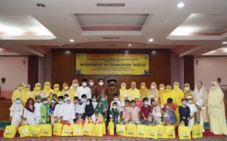 Santuni Ratusan Anak Yatim Piatu, IIFPG Berharap Kinerja Legislator Golkar Penuh Berkah - JPNN.com