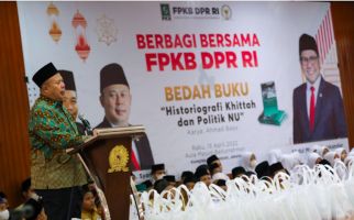 Semarakkan Ramadan, Fraksi PKB Santuni Ratusan Yatim dan Bedah Buku Khittah NU - JPNN.com