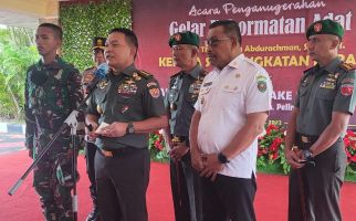 Jenderal Dudung Mewujudkan Mimpi Henz Songjanan jadi Prajurit TNI AD - JPNN.com